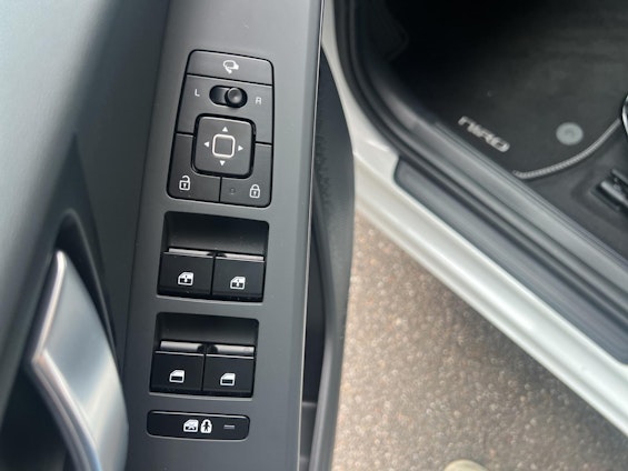 Vehicle image 18 Vehicle image 18