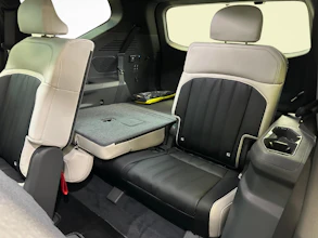https://vehicle.imgix.net/3962854/63decf09-e745-4bf9-a8b2-da2ef229fd61.jpg