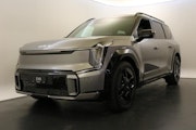 First vehicle image