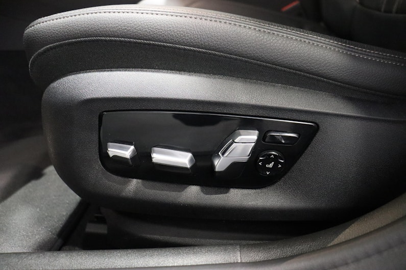 Vehicle image BMW 5 SERIES