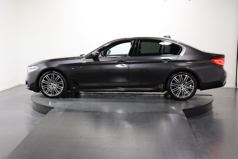 Vehicle image BMW 5 SERIES