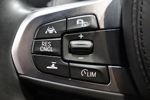 Vehicle image BMW 530i xDrive SAG