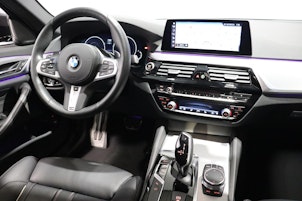 Vehicle image BMW 530i xDrive SAG