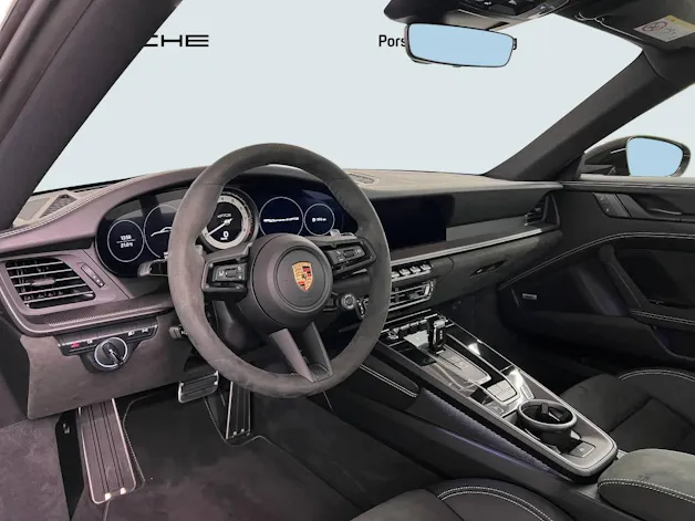 Porsche 911 Carrera 4 GTS