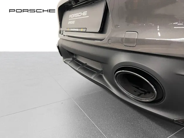 Porsche 911 Carrera 4 GTS