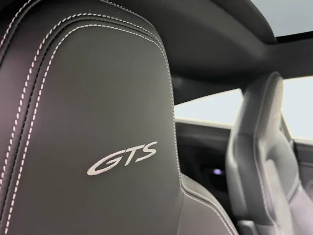 Porsche 911 Carrera 4 GTS