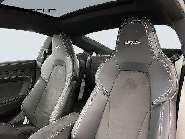 Porsche 911 Carrera 4 GTS
