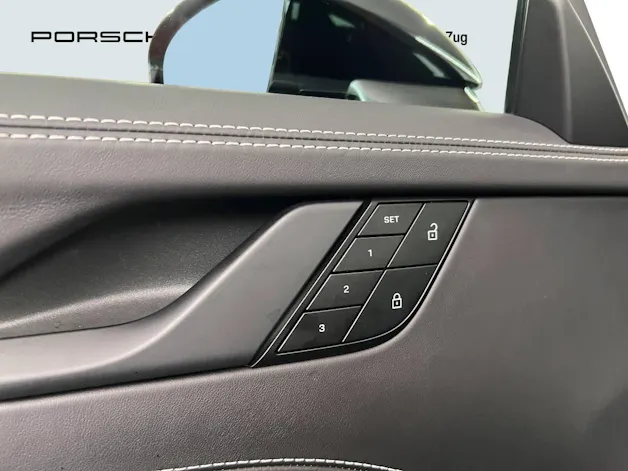 Porsche 911 Carrera 4 GTS