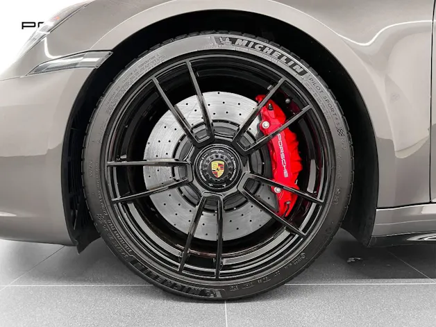 Porsche 911 Carrera 4 GTS