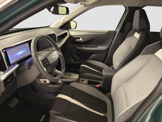 Vehicle image 8 Vehicle image 8