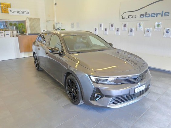 First vehicle image