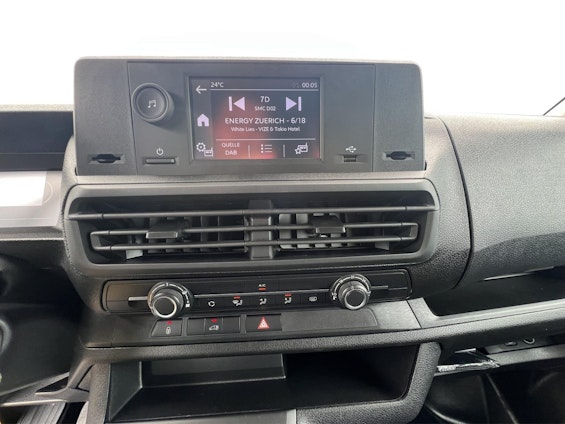 Vehicle image 7 Vehicle image 7