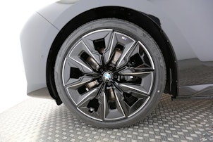 Vehicle image BMW i7 xDrive60