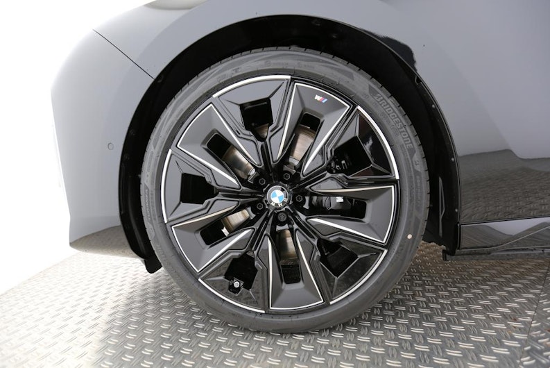 Vehicle image BMW i7