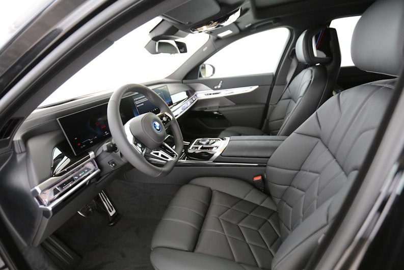 Vehicle image BMW i7