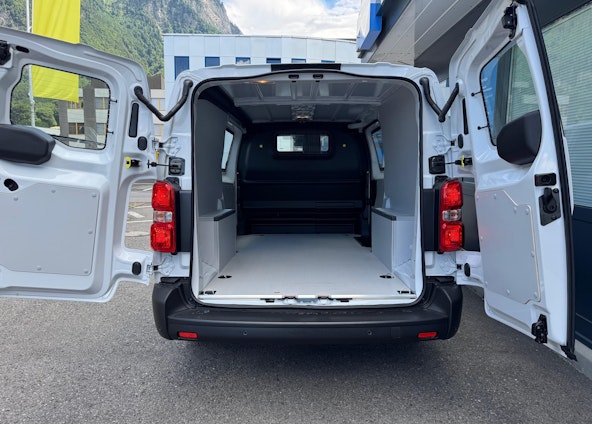 Vehicle image 4 Vehicle image 4