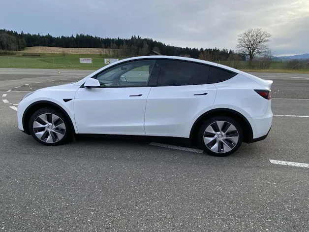 Tesla Model Y Basis