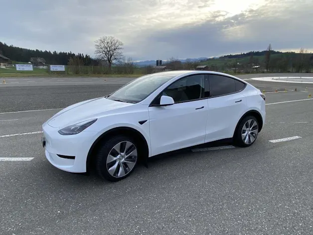 Tesla Model Y Basis