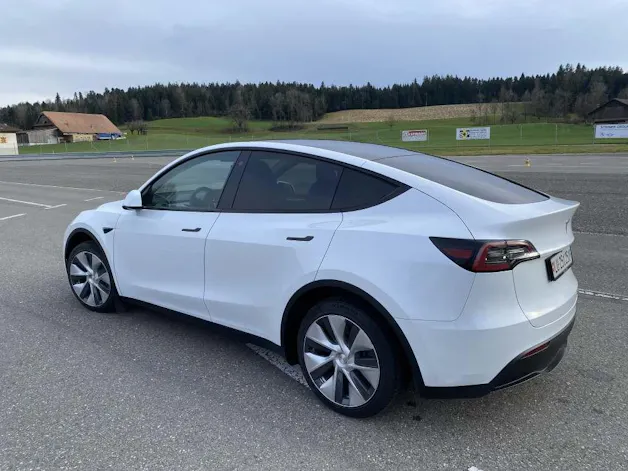 Tesla Model Y Basis