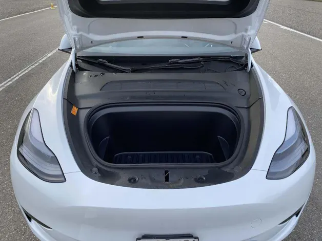 Tesla Model Y Basis