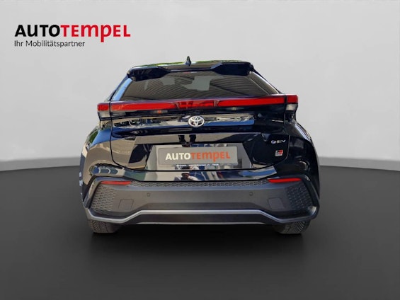 Vehicle image 10