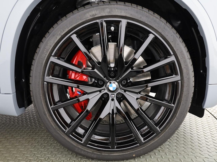 Vehicle image BMW X5