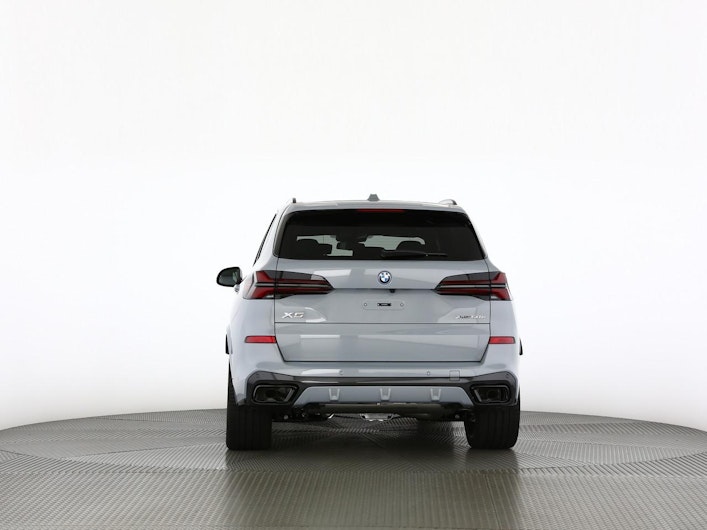 Vehicle image BMW X5