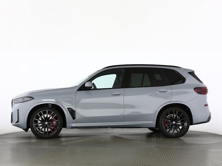 Vehicle image BMW X5