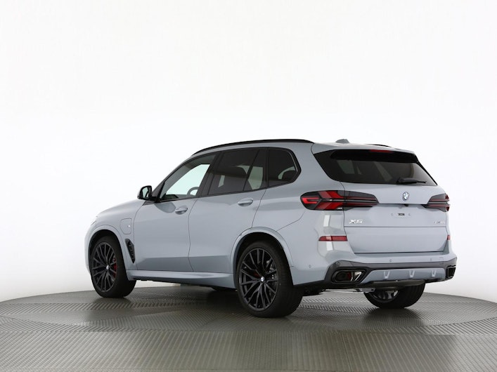 Vehicle image BMW X5