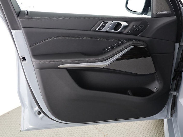 Vehicle image BMW X5