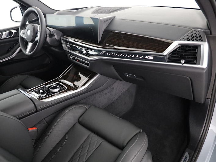 Vehicle image BMW X5