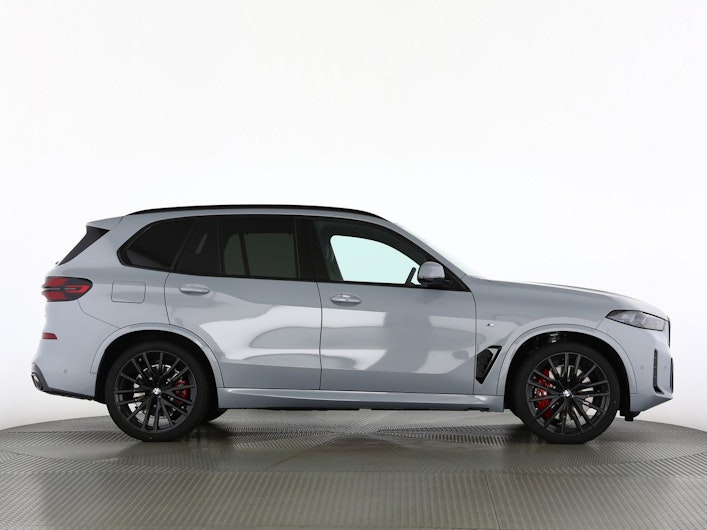 Vehicle image BMW X5