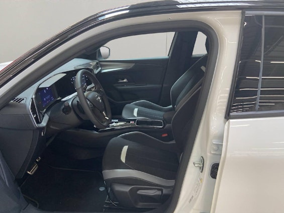 Vehicle image 4 Vehicle image 4