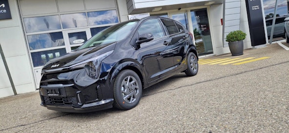 First vehicle image
