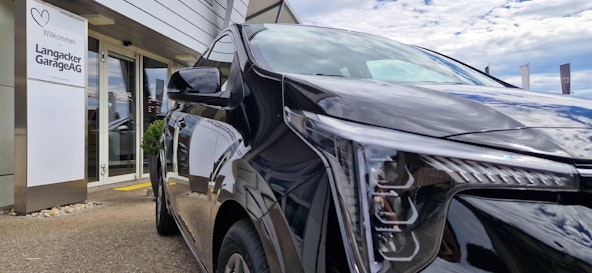 Vehicle image 15 Vehicle image 15