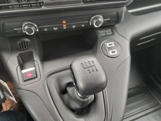 Vehicle image 12 Vehicle image 12