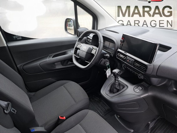 Vehicle image 8 Vehicle image 8