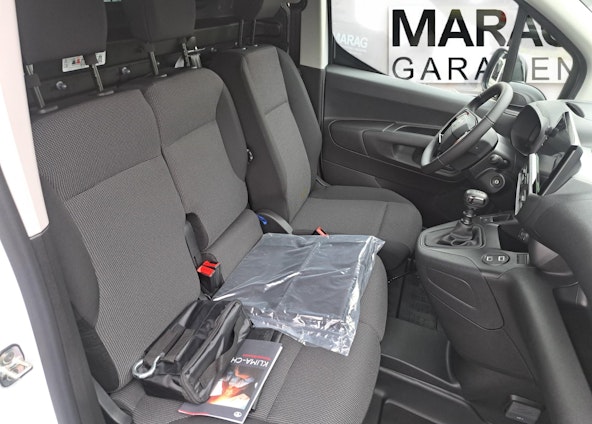 Vehicle image 8 Vehicle image 8