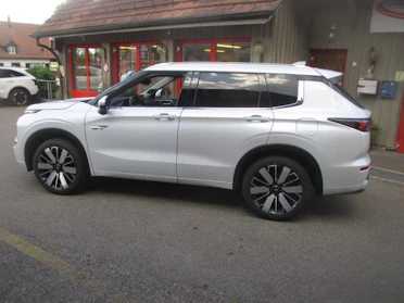 MITSUBISHI OUTLANDER 4