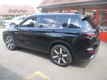 MITSUBISHI OUTLANDER 4
