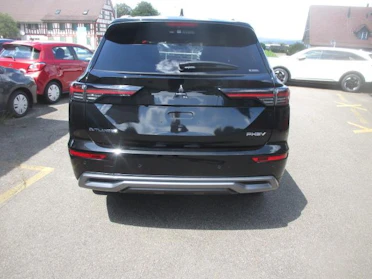 MITSUBISHI OUTLANDER 5