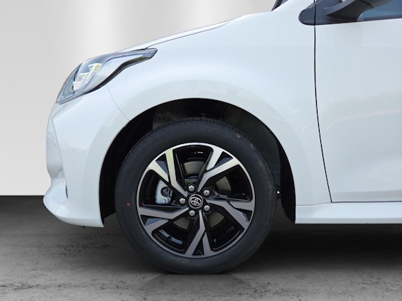 Vehicle image 8