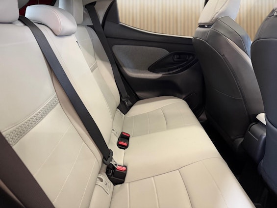Vehicle image 14