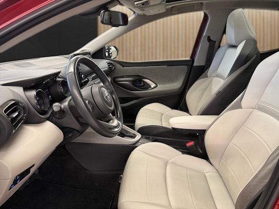 Vehicle image 11
