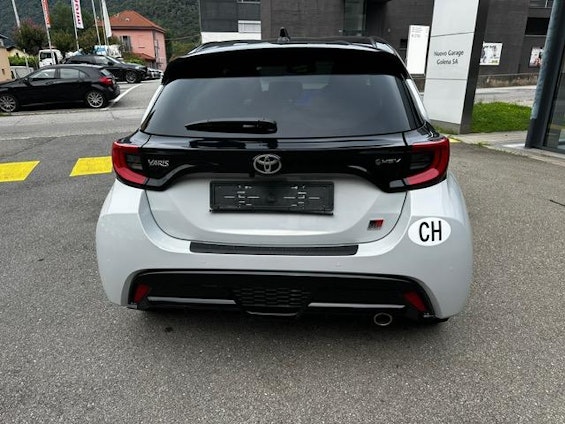 Vehicle image 5