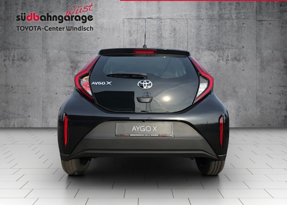 Vehicle image 13 Vehicle image 13