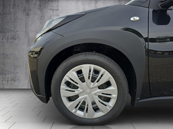 Vehicle image 14 Vehicle image 14