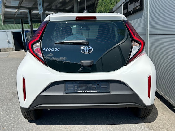 Vehicle image 4