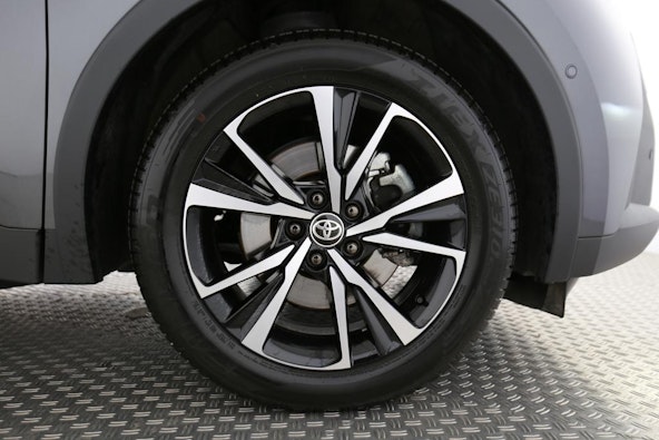 Vehicle image 10