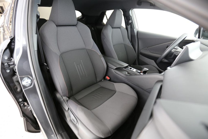 Vehicle image TOYOTA C-HR